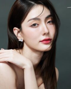 มีนา 2