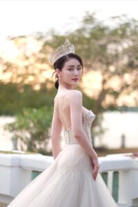 มีนา